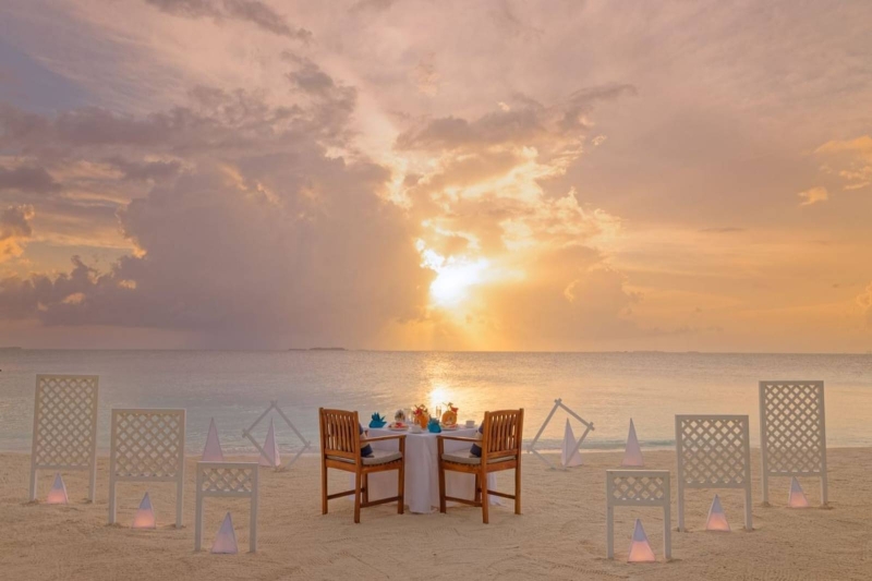 SUNRISE BREAKFAST BY THE BEACH